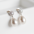 Pearl Drop Earrings | Boucles d'Oreilles Pendantes en Perles